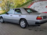 Brugt Mercedes E220 150 HK (110 kW) 1992 Sølv Sedan