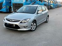 Gebraucht Hyundai i30 105 PS (77 kW) 2010 Silber Limousine