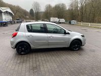 Gebraucht Renault Clio IV Dynamique 88 PS (64 kW) 2012 Silber Limousine