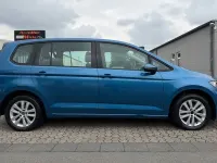 Gebraucht VW Touran Trendline 110 PS (80 kW) 2018 Blau Van / Kleinbus