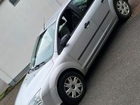 Gebraucht Ford Focus 101 PS (74 kW) 2004 Silber Limousine