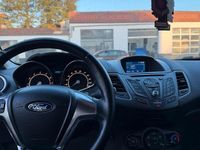 Gebraucht Ford Fiesta 101 PS (74 kW) 2016 Weiß Kleinwagen