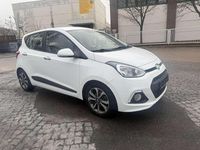 Gebraucht Hyundai i10 Style 87 PS (63 kW) 2015 Polar white / sol Kleinwagen