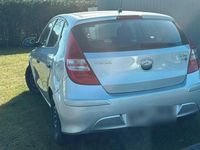Gebraucht Hyundai i30 109 PS (80 kW) 2009 Silber Kleinwagen