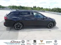Gebraucht VW Golf VIII R-line 150 PS (110 kW) 2025 Grenadillschwarz Kombi
