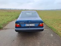 Gebraucht Mercedes 300 113 PS (83 kW) 1991 Blau Limousine