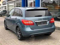Gebraucht Mercedes B220 Night 170 PS (125 kW) 2014 Blau Van / Kleinbus