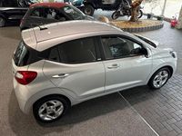 Gebraucht Hyundai i10 Trend 84 PS (61 kW) 2020 Silber Kleinwagen