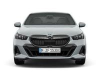 Neu BMW 550e Performance 489 PS (359 kW) 2026 Grau Limousine