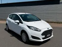 Gebraucht Ford Fiesta Trend 60 PS (44 kW) 2013 Weiß Kleinwagen