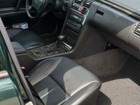 Gebraucht Mercedes E280 Avantgarde 204 PS (150 kW) 1997 Grün Limousine