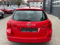 Gebraucht Opel Astra Selection 101 PS (74 kW) 2011 Rot Kombi