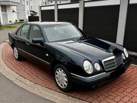 Gebraucht Mercedes E280 Elegance 204 PS (150 kW) 1997 Schwarz Limousine