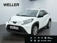 Gebraucht Toyota Aygo Play 72 PS (52 kW) 2023 Super (pure) white ii (weiss) Kleinwagen