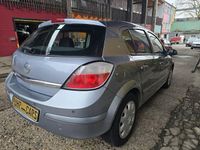 Gebraucht Opel Astra 105 PS (77 kW) 2005 Silber Kleinwagen