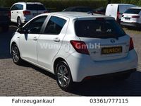 Gebraucht Toyota Yaris Hybrid Style 101 PS (74 kW) 2017 Weiß Limousine