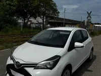 Gebraucht Toyota Yaris 90 PS (66 kW) 2015 Weiß Kleinwagen