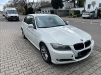 Gebraucht BMW 320 184 PS (135 kW) 2011 Weiß Limousine