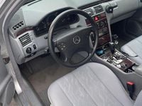 Gebraucht Mercedes E200 Classic 116 PS (85 kW) 2000 Silber Limousine