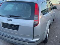 Gebraucht Ford Focus Fun X 125 PS (91 kW) 2007 Polarsilber metallic (metallic) Kombi