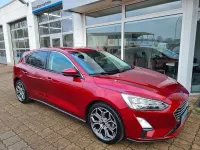 Gebraucht Ford Focus Titanium 150 PS (110 kW) 2018 Rot Limousine