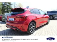 Używany Ford Focus ST 280 KM (205 kW) 2025 Czerwony Sedan/Limuzyna