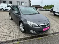 Gebraucht Opel Astra Design Edition 95 PS (69 kW) 2011 Grau Kombi
