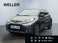 Gebraucht Toyota Aygo 72 PS (52 kW) 2023 Cardamon green / night sky black (gruen) Kleinwagen