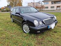 Second-hand Mercedes E240 170 CP (125 kW) 2002 Albastru Break