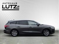 Neu Ford Focus Titanium 155 PS (114 kW) 2025 Grau (magnetic metallic) Kombi