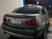 Gebraucht BMW 318 143 PS (105 kW) 2010 Silber Limousine