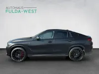 Gebraucht BMW X6 M50 Performance 530 PS (389 kW) 2022 Frozen black SUV