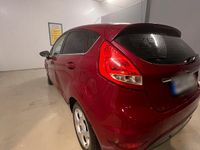 Gebraucht Ford Fiesta 96 PS (70 kW) 2009 Rot Kleinwagen