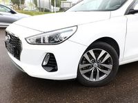 Gebraucht Hyundai i30 120 PS (88 kW) 2017 Polar white polar white Kombi