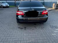 Gebraucht Mercedes E250 204 PS (150 kW) 2011 Schwarz Limousine