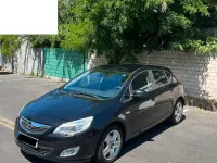 Gebraucht Opel Astra Design Edition 140 PS (102 kW) 2011 Schwarz Limousine