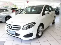 Gebraucht Mercedes B200 156 PS (114 kW) 2018 Calcitweiss  unilack Kleinwagen