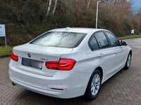 Gebraucht BMW 318 Advantage 150 PS (110 kW) 2017 Weiß Limousine