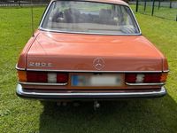 Second-hand Mercedes E280 185 CP (136 kW) 1981 Portocaliu Berlinǎ