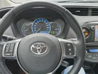 Gebraucht Toyota Yaris 100 PS (73 kW) 2016 Grau Kleinwagen
