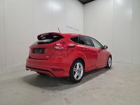 Gebraucht Ford Focus 125 PS (91 kW) 2017 Rot Limousine