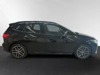 Gebraucht BMW 220 Active Tourer M Sport 163 PS (119 kW) 2025 Saphirschwarz Van / Kleinbus
