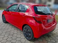 Gebraucht Toyota Yaris 99 PS (72 kW) 2016 Rot Kleinwagen