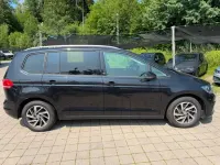 Gebraucht VW Touran Sound 116 PS (85 kW) 2018 Deep black perleffekt Van / Kleinbus