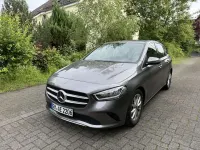 Gebraucht Mercedes B180 136 PS (100 kW) 2022 Grau Kleinwagen