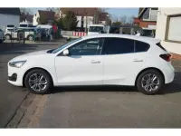 Gebraucht Ford Focus Titanium 125 PS (91 kW) 2023 Weiß Limousine