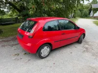 Gebraucht Ford Fiesta 44 PS (32 kW) 2005 Rot Kleinwagen