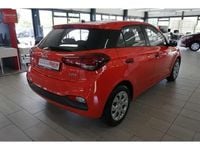 Gebraucht Hyundai i20 Pure 75 PS (55 kW) 2020 Rot metallic Limousine