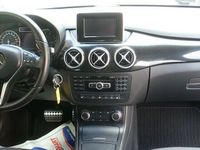Gebraucht Mercedes B200 156 PS (114 kW) 2014 Grau metallic Van / Kleinbus