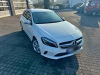 Gebraucht Mercedes A180 122 PS (89 kW) 2016 Weiß Limousine